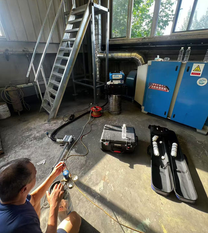 配合即墨生態監測站在五金制品企業進行非甲烷總烴濃度測試